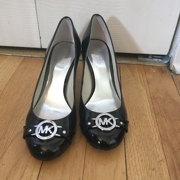 Michael Kors black heels - Picture 1 of 5